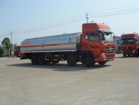 瀝青運輸車與起吊車 現代道路施工中的關鍵角色